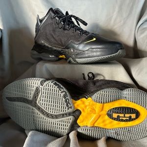 Men’s LeBron 19 lows size 13